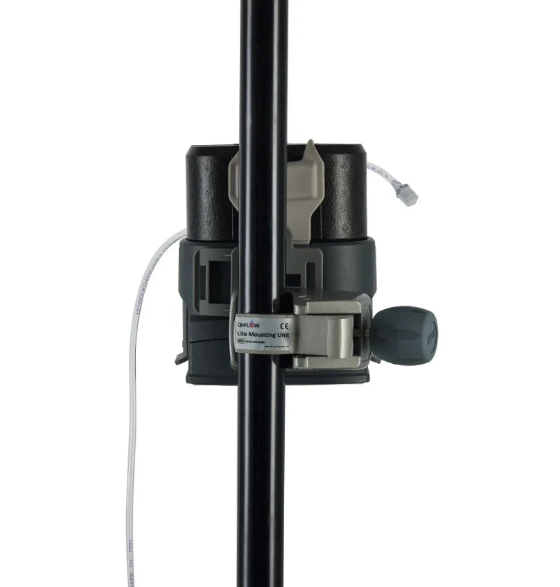 QinFlow mounting unit attached to IV pole with Warrior Lite blood warmer installed
